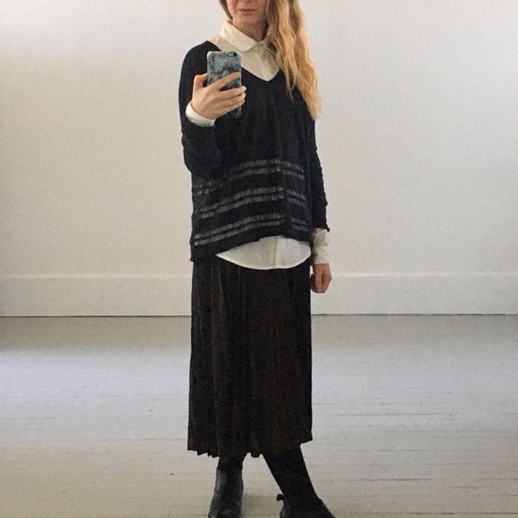 360 Cashmere black v-neck sweater - Picture 3 of 10